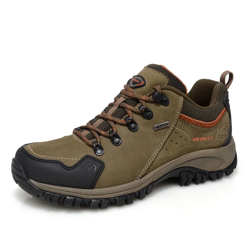 Detaljert bilde av herre fottursko, viser robuste materialer og pustende design for hiking.