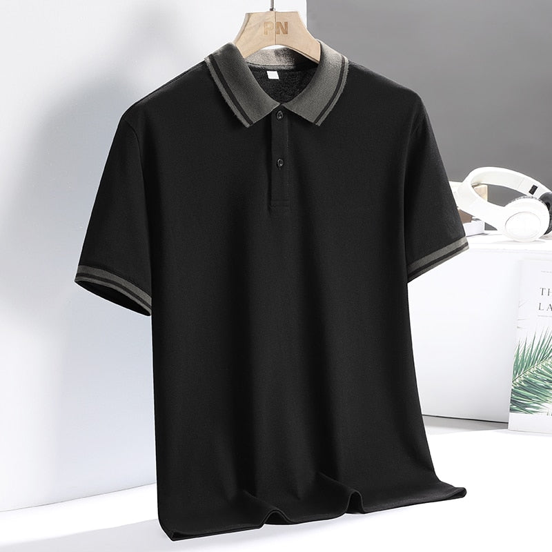 Tidløs herre sportspolo designet for optimal bevegelsesfrihet og ytelse på golfbanen.