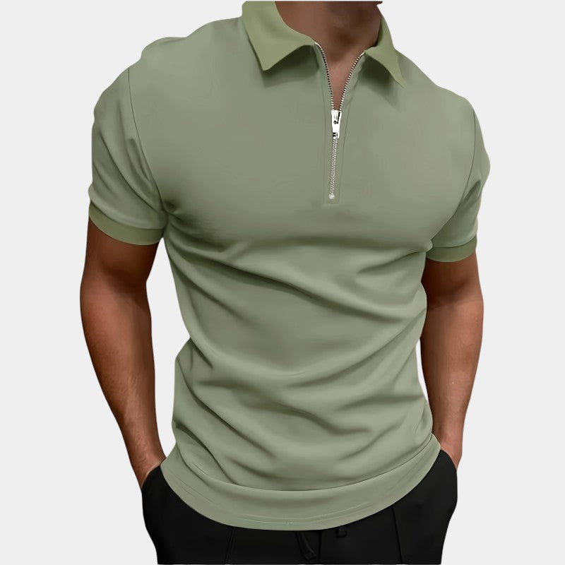 Elegant ensfarget herre golfskjorte med kort glidelås i halsen, designet for stil og optimal komfort.