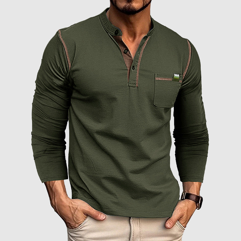 Avslappet langermet henley skjorte for menn. Komfortabel herreskjorte med brystlomme, perfekt for hverdag.