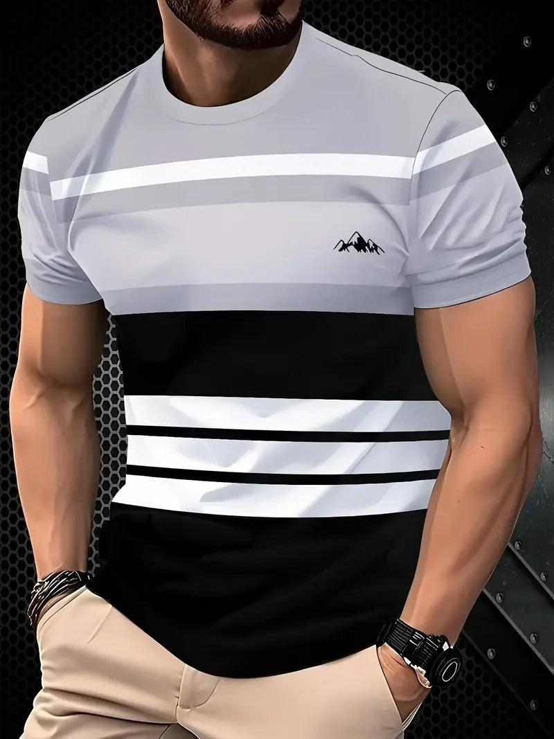 Myk og luftig herre T-skjorte med klassiske striper. Ideell for sommeren, gir en uformell og elegant look.