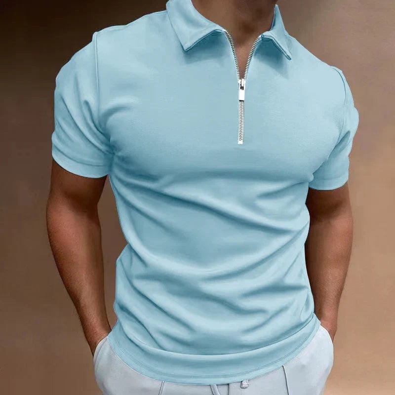 Sporty herre t-skjorte med kortermet og halv glidelås. Ideell for trening, fritid og casual vår/sommer mote.
