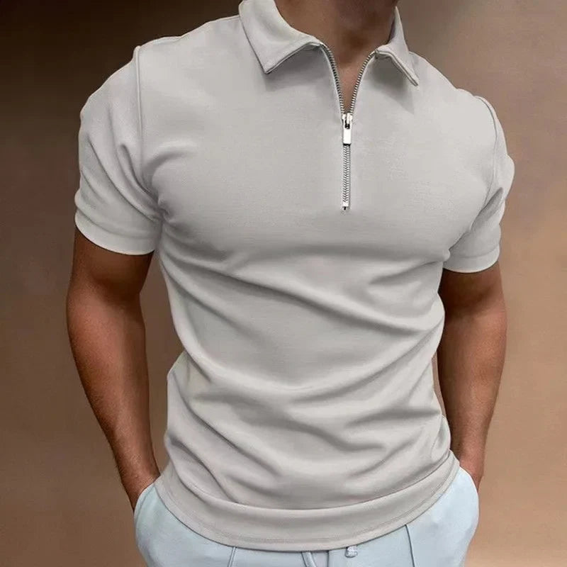 Moderne herre t-skjorte, kortermet med halv glidelås. Perfekt for trening, fritid og en aktiv livsstil.
