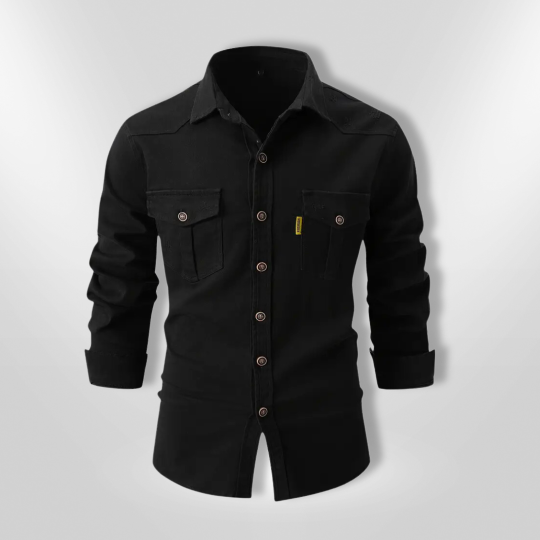 Allsidig langermet slim fit skjorte for herre. Tidløs stil med brystlommer, perfekt for daglig bruk eller fest.