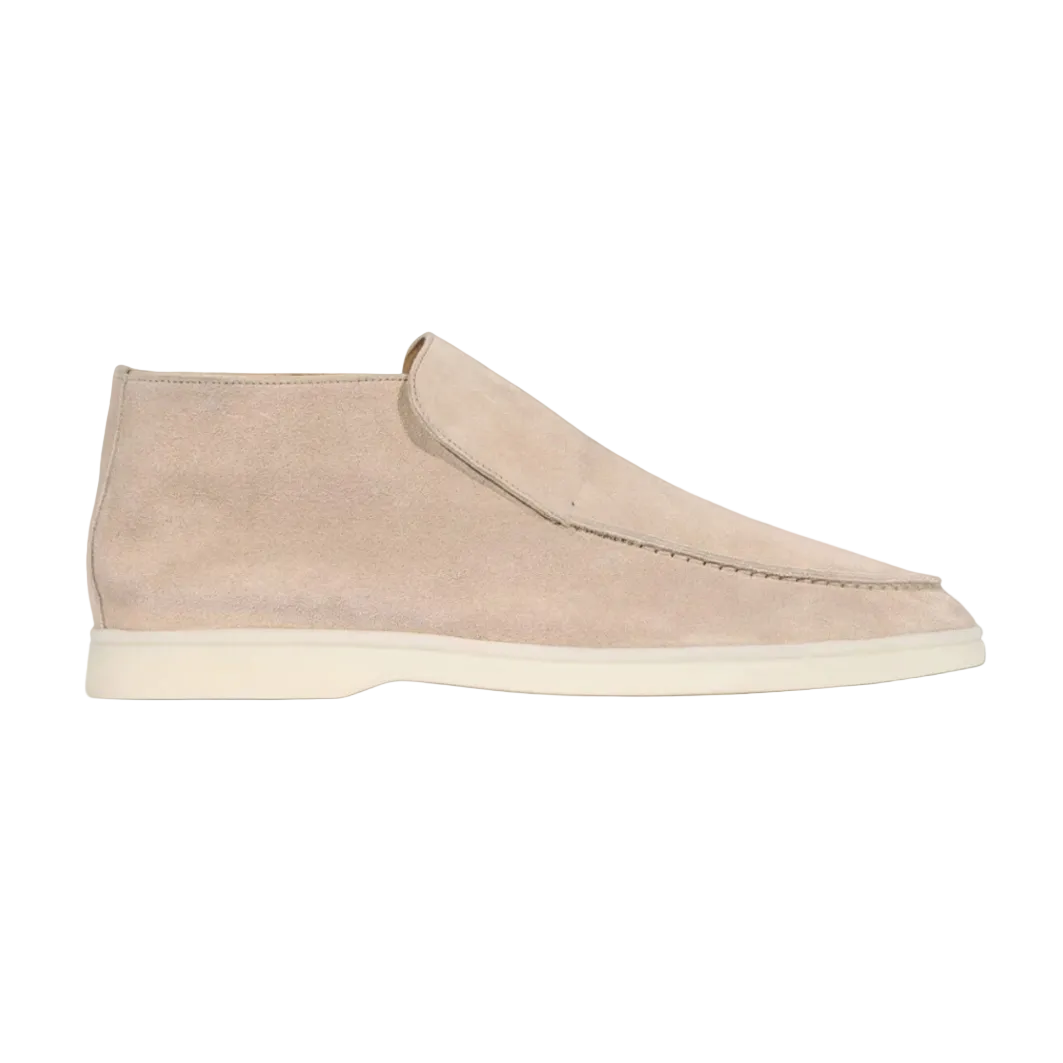 Sideprofil av tidløse herre loafers som kombinerer komfort og sofistikert design.