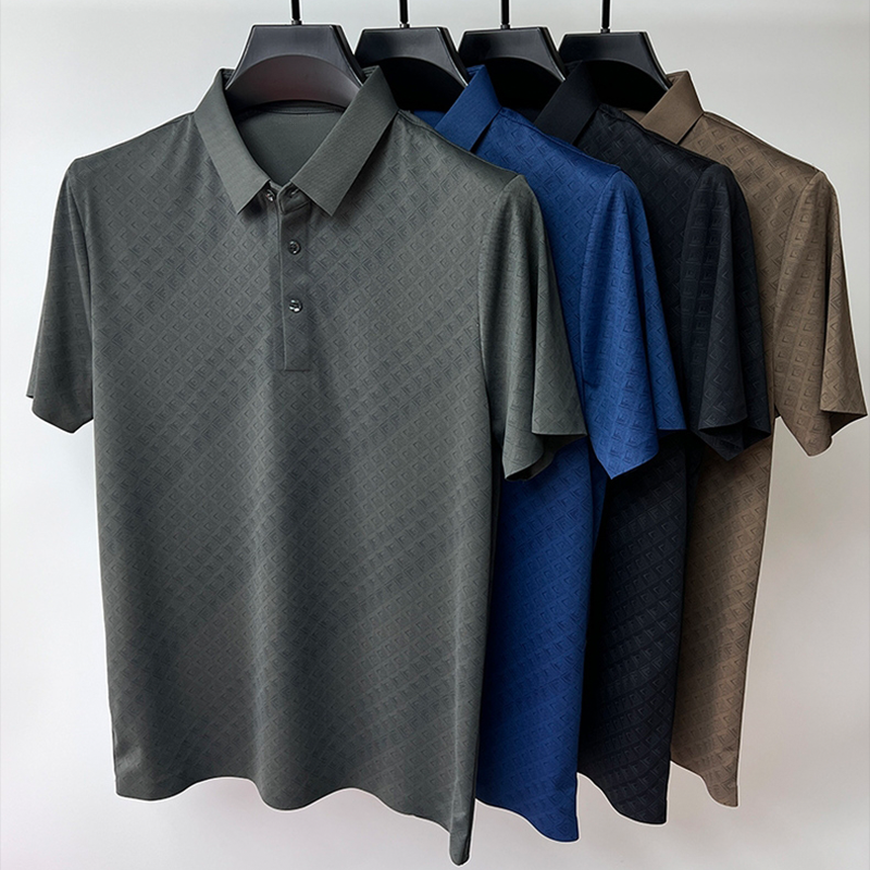 Elegant Nanosilk herrepolo skjorte, skreddersydd for en stilfull look på jobb eller smarte anledninger.