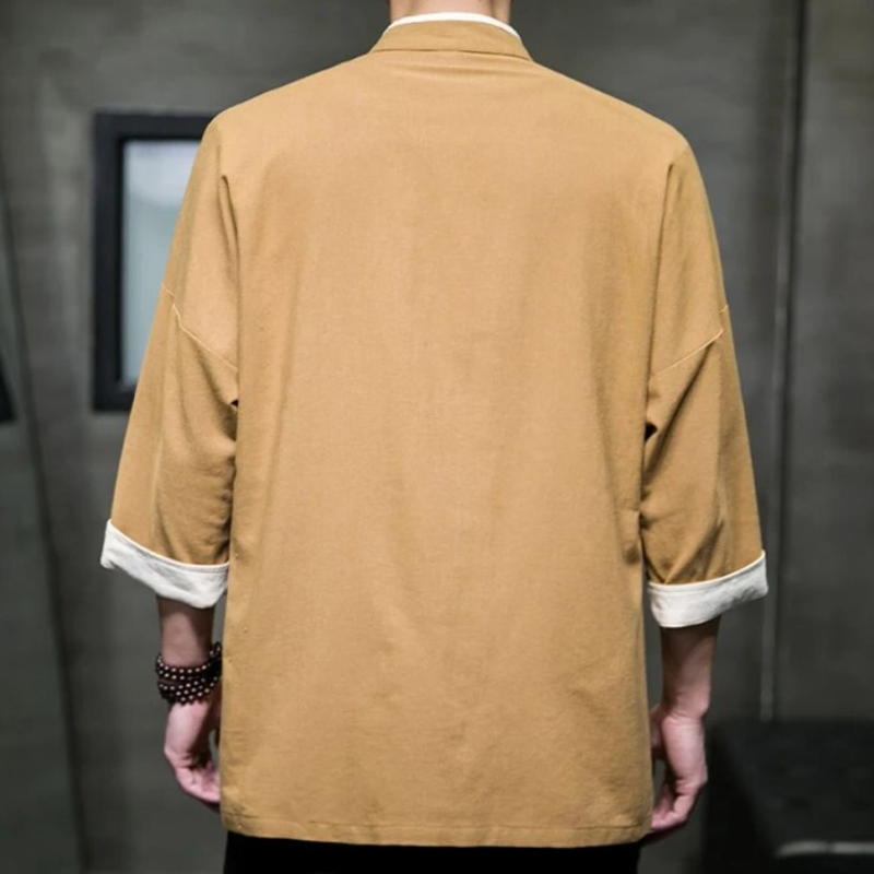 Elegant oransje herre overskjorte i japansk stil. Trendy og komfortabel for en avslappet vår- og sommerlook.