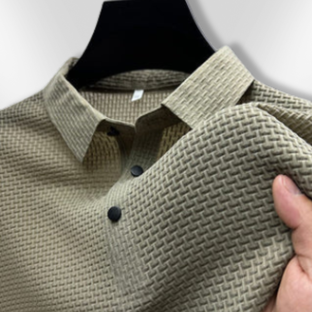 Herre poloskjorte med moderne passform, kombinert for en smart-casual look, perfekt for fritid og jobb.