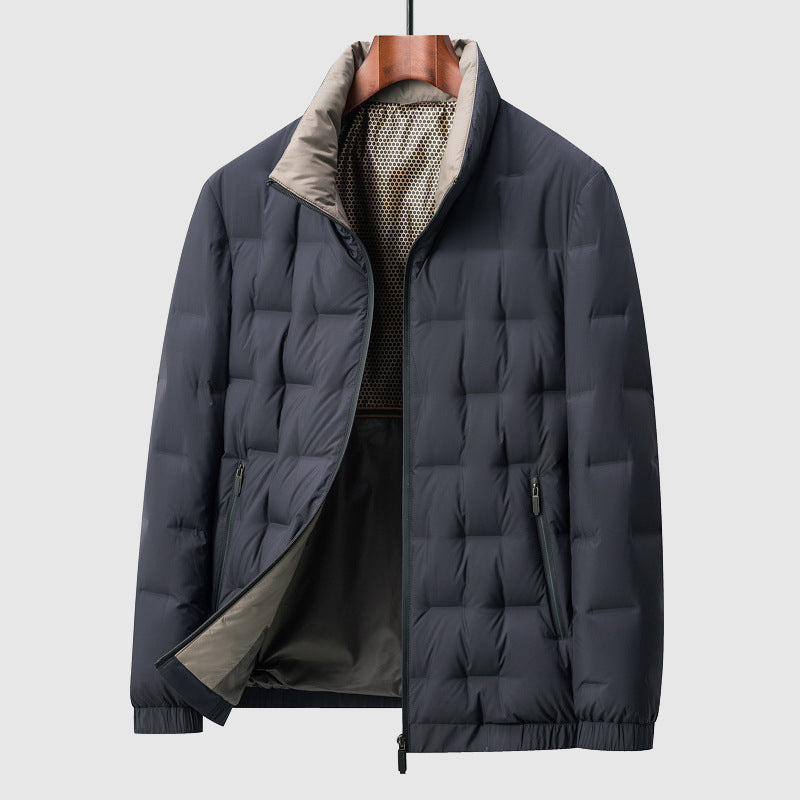 Blå herre quilted jakke, ideell for vinter. Vanntett, vindtett og varm herrejakke med stilig design.