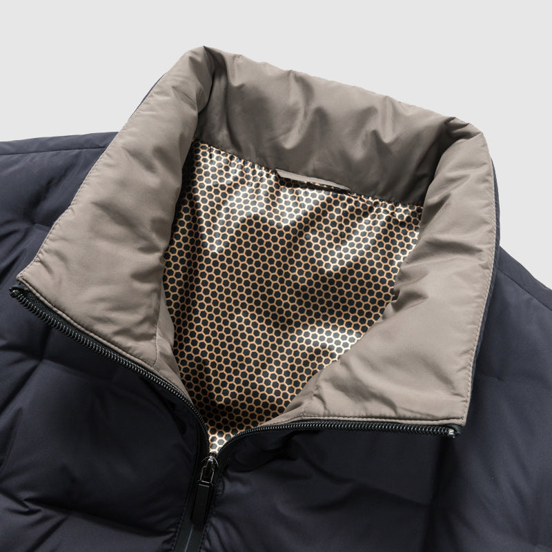 Stilig herre quilted jakke, perfekt for kjølige dager. Vindtett og vanntett menns yttertøy i blått.