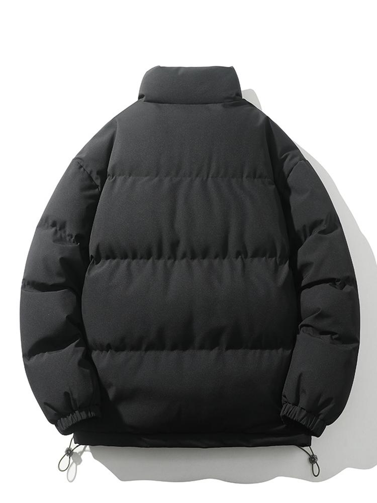 Stilren menns vinterjakke, quiltet design med beskyttende ståkrage for optimal varme og stil.