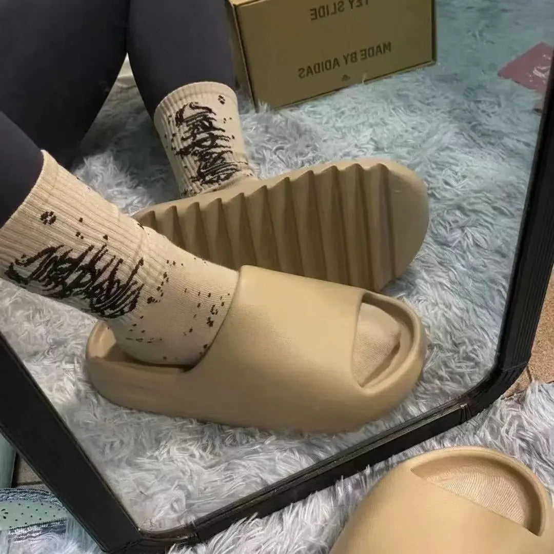 Minimalistiske casual Herre Sky tøfler i svart, enkle slip-on fritidssko med god demping og lettvekt.