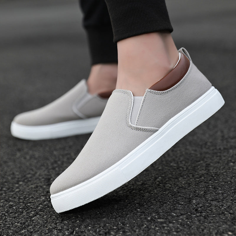 Ergonomisk yttersåle på lettvekts herre slipons, gir overlegen demping og godt grep for aktiv bruk.