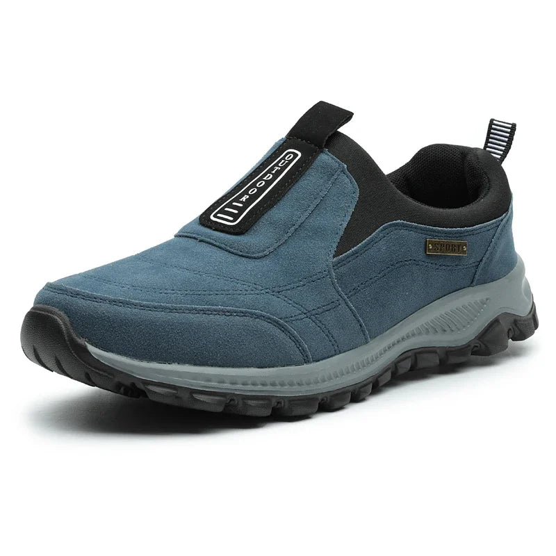 Komfortable slip-on herresko i fuskeskinn. Perfekt som pustende utendørssko for vår, sommer og turer.