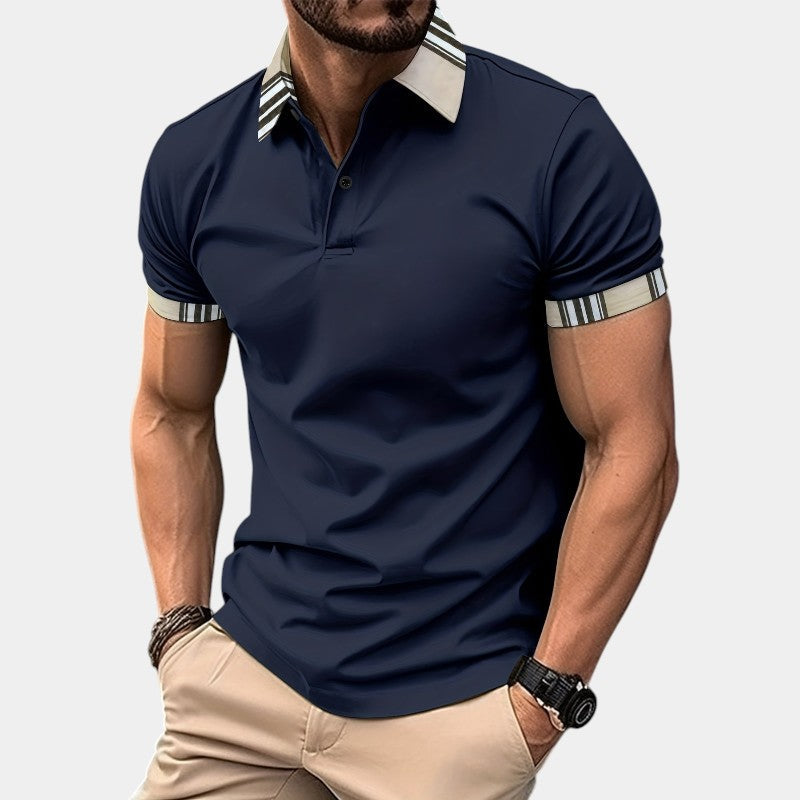 Moderne herre t-skjorte med krage og striper. Luftig polyester, perfekt for varme sommerdager.