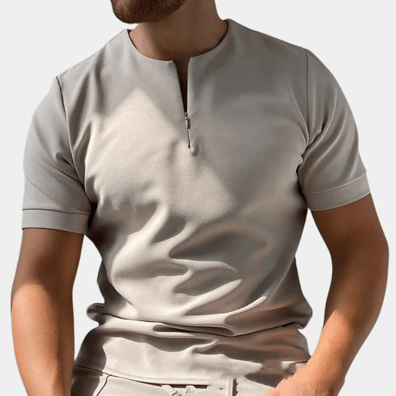 Sort kortermet herre t-skjorte i polyester. Stilren og casual for en moderne herremote look.