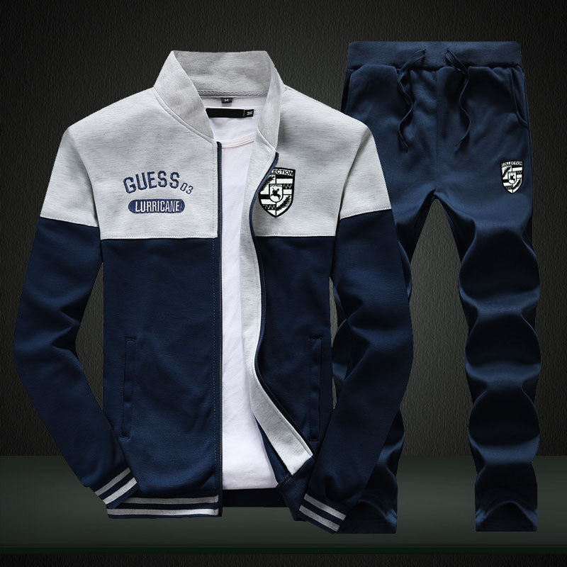 Herre sporty sett med myk hettegenser og matchende joggebukse i moderne baseballstil. Komfortabel passform.