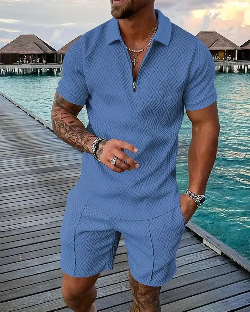 Pustende herresett for sommeren. Uformell polo og shorts med glidelås krage, svært komfortabelt.