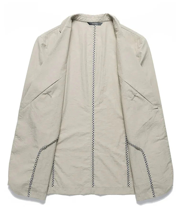 Klassisk herreblazer, en tidløs investering for en skreddersydd look. Passer til alle årstider, spesielt vår.