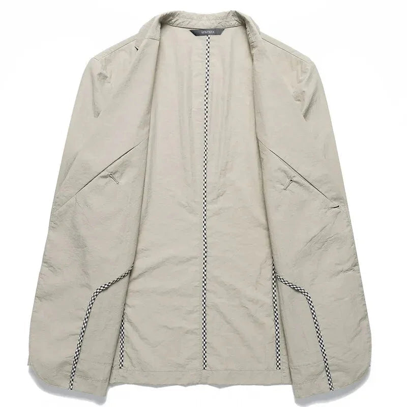 Elegant herreblazer med moderne snitt, perfekt for å løfte et hverdagsantrekk eller fullføre en formell stil.