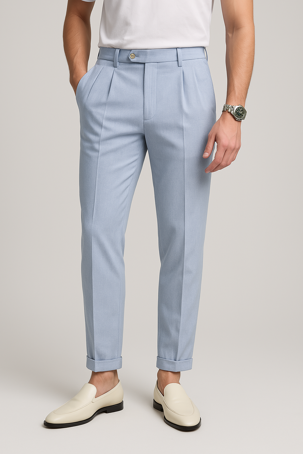 Allround herrebukse: Høy midje, straight-leg, plissert front. Passer formelle og casual anledninger.