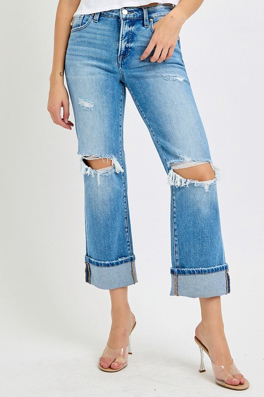 Bakside av stilige herrejeans med rette ben og middels midje, med funksjonelle baklommer for fritidsklær.
