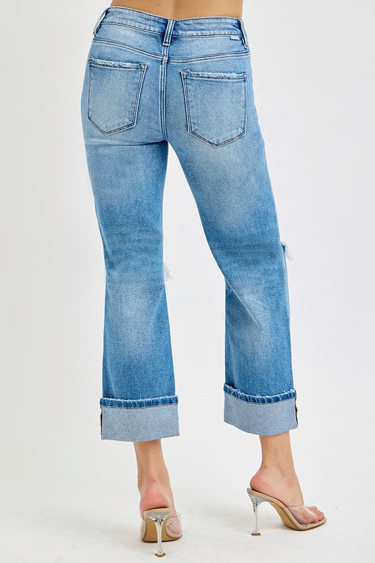 Nærbilde av stoffet på blå herrejeans, fremhever kvalitet og tekstur. Slitesterke jeans for vår og høst.