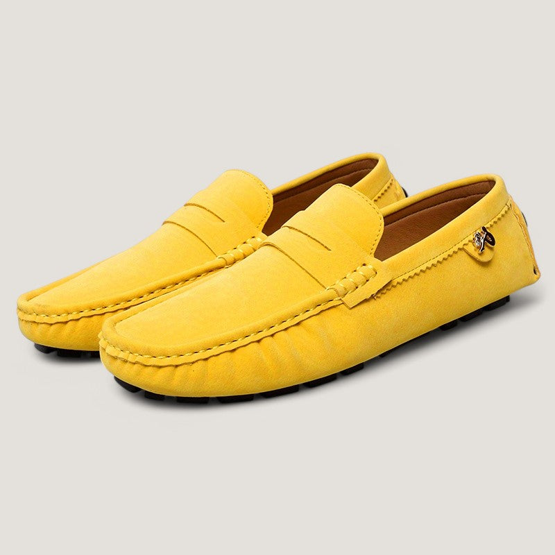 Komfortable herresko: marineblå slip-on moccasiner med slitesterk gummisåle, perfekt for hverdagsbruk.