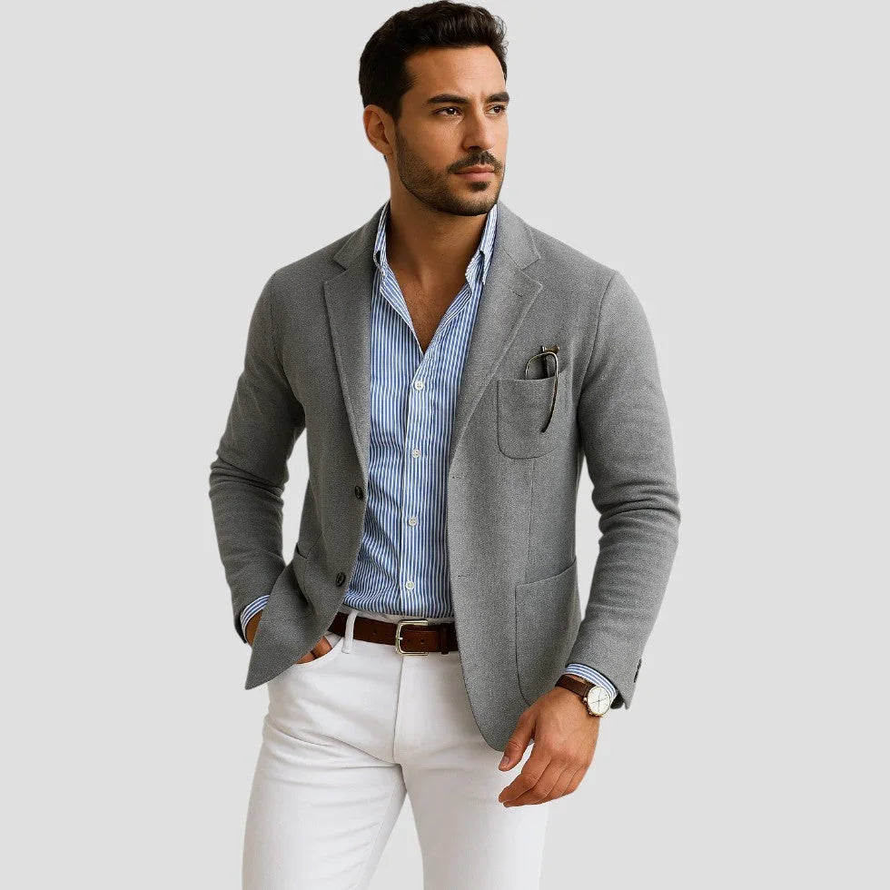 Elegant herreblazer, skreddersydd, med stilig slag for formelle anledninger.