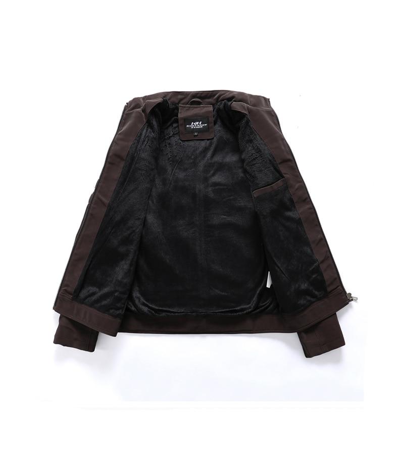 Komfortable Herrenjacke im Biker-Stil aus Kunstleder mit Stehkragen, auch in großen Größen.