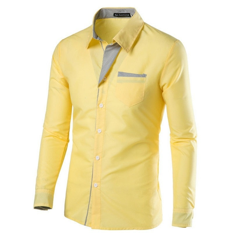 Nærbilde av kragen på en herreskjorte i slim fit med lange ermer i hvit, for elegant fritidsmote