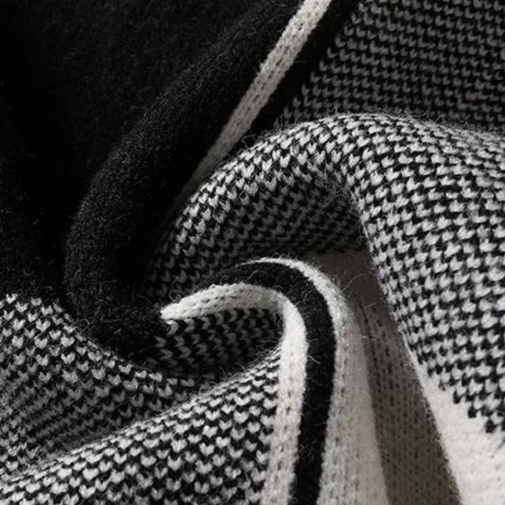 Stylischer Herren-Strickpullover in Senfgelb, mit V-Ausschnitt, ideal als warmer Pullover in der kalten Jahreszeit