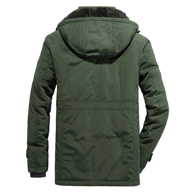 Herren-Winterjacke in dunklem Farbton, Teddyfutter innen, viele praktische Taschen, wasserdicht und warm für den Winter.