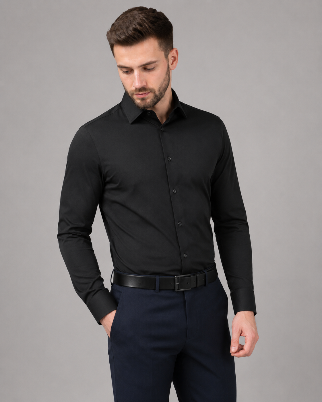Stilren slim fit herreskjorte, rynkefri med stretch for perfekt passform og bevegelsesfrihet.