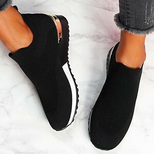 Stilige slip-on joggesko for menn, med elastisk passform og anti-skli såle for sikkerhet.