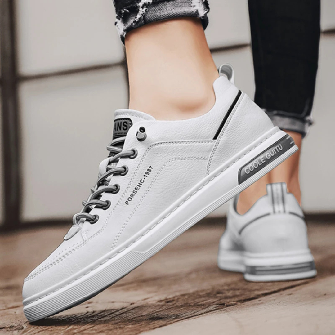 Komfortable herresneakers i retro stil med dempet såle. Ideelle hverdagssko for menn.