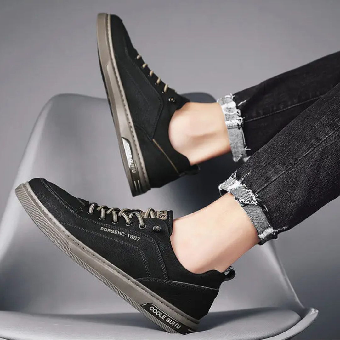 Trendy herresko: retro sneakers med dempet komfort og snøring for en aktiv hverdag.