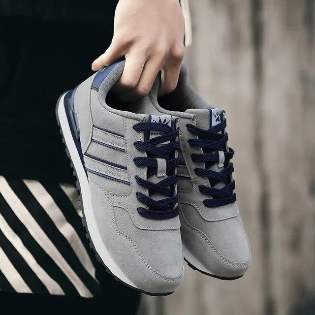 Grå herresneakers med pustende overdel, ideelle for komfortabel aktiv livsstil og hverdagsbruk.
