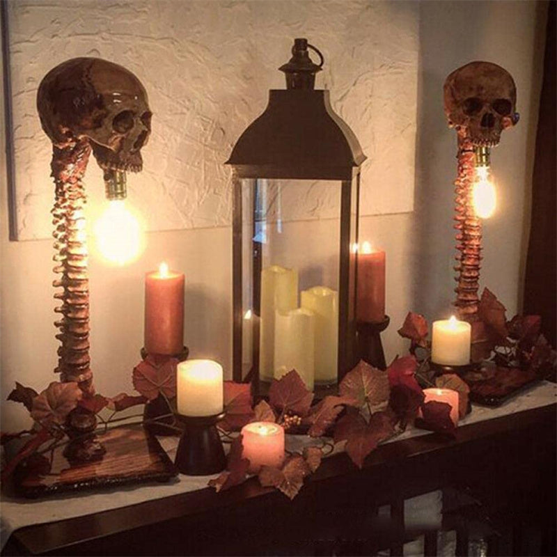 Mystisk hodeskallelampe med detaljert ryggradsdesign. Skaper skummel stemning som bordlampe eller gaveide.