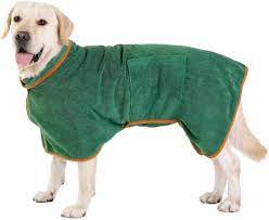 Komfortabel hundebadekåpe i premium mikrofiber for effektiv tørking av våt pels.