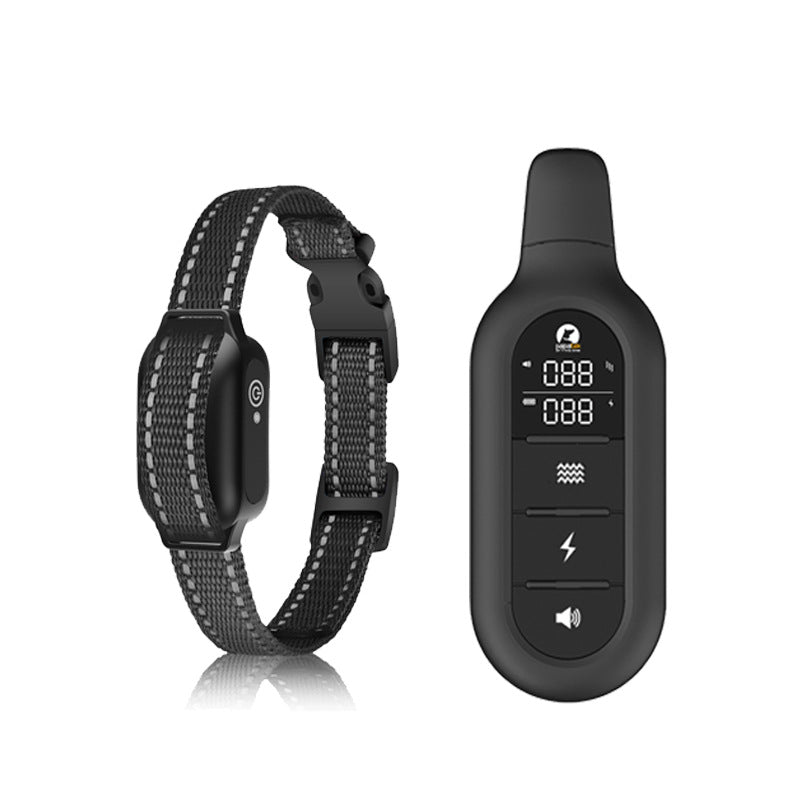 Vanntett hundetreningshalsbånd med ergonomisk fjernkontroll, viser display og justerbare innstillinger for sikker trening.