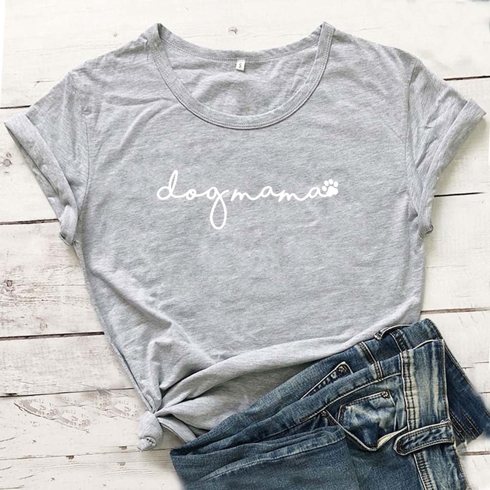 Komfortabel casual dameskjorte med «Dog Mama» tekst, ideell for enhver hundeeier.