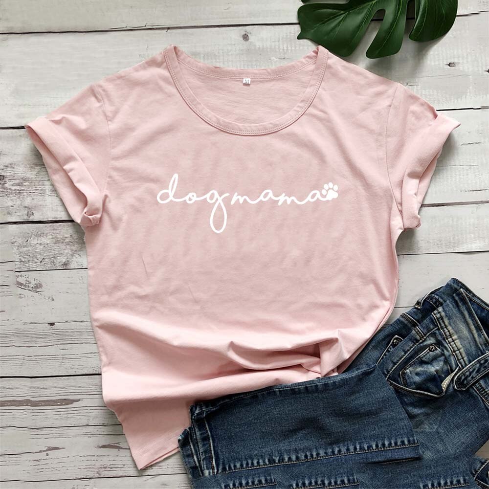 Trendy Dog Mama t-skjorte for kvinner, flott for sommerdager og uformell stil.