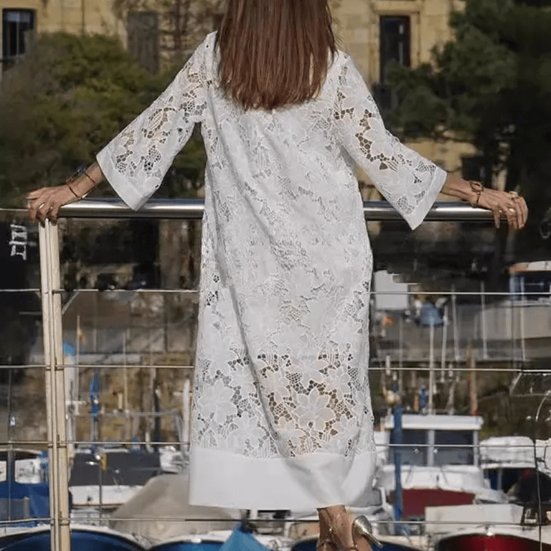 Elegant blonde-robe for kvinner med flytende design, perfekt som komfortabel sommerkjole.