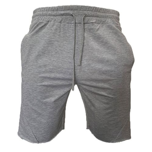Hvit herre shorts, løs passform, for sommer og fritid. Snøring i midjen gir komfort.