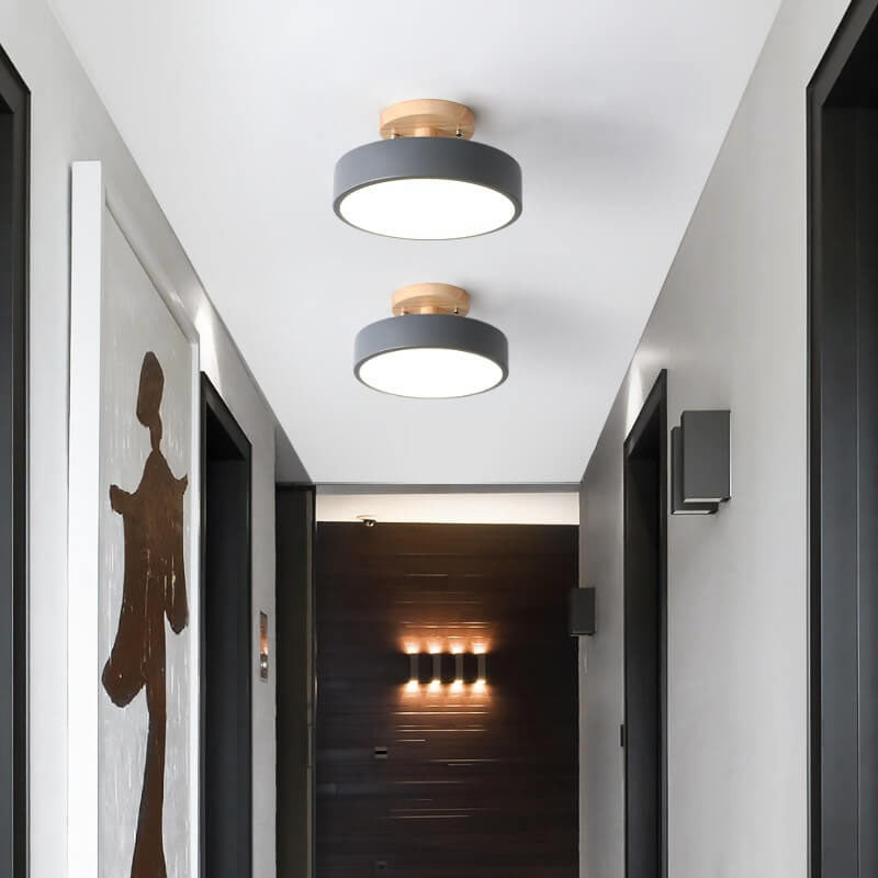 Grønn rustikk rund taklampe. LED-belysning i nordisk stil, ideell for kjøkken eller gang.