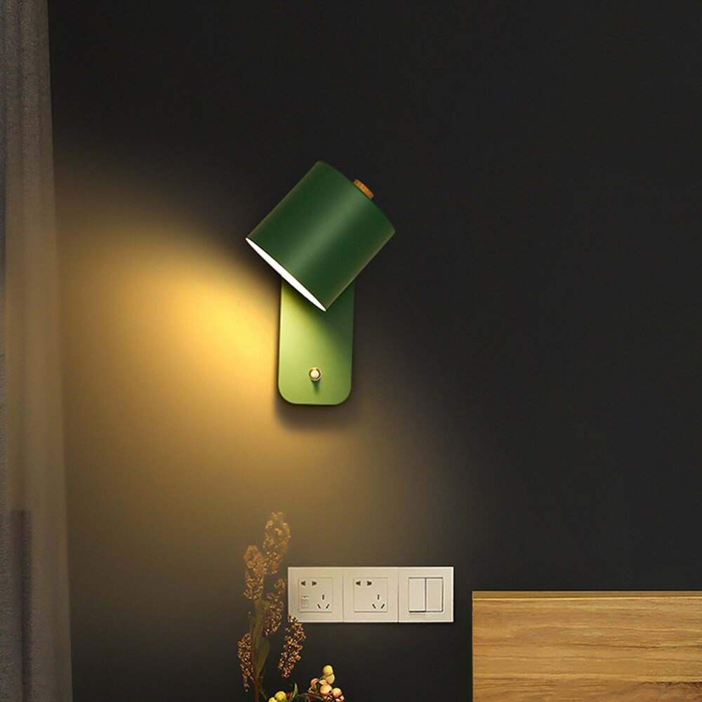 LED vegglampe med enkel installasjon og praktisk bryter. Stilren og moderne belysning for ethvert rom.