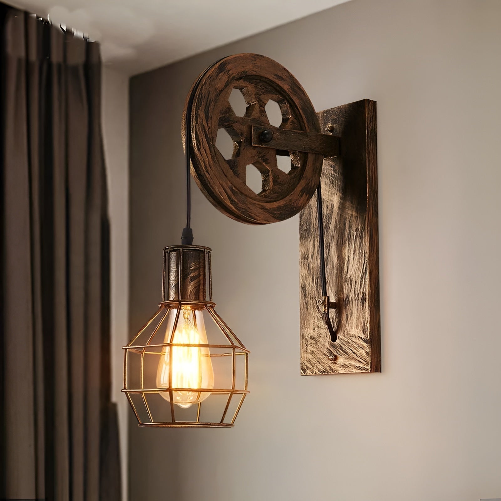 Elegant designlampe for vegg, industriell stil med LED-lys. Perfekt belysning for hjemmeinnredning i stuen.