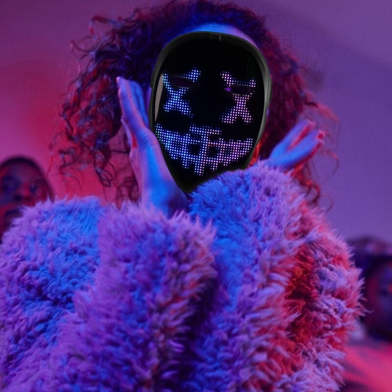Interaktiv animert LED-maske for fest og Halloween, musikkreaktiv og enkel å styre. Din nye digitalmaske.