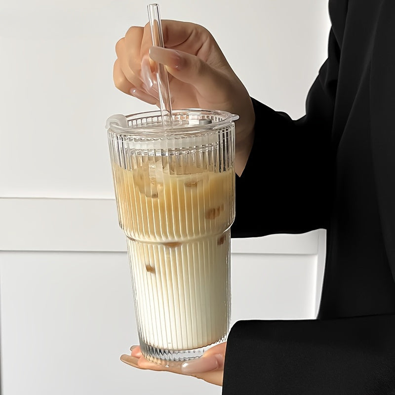Bærekraftig dobbeltvegget kaffeglass med sugerør og lokk, perfekt for reise.